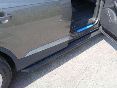 Пороги алюминиевые ТСС с накладкой чёрные для Audi Q7 2015-2021